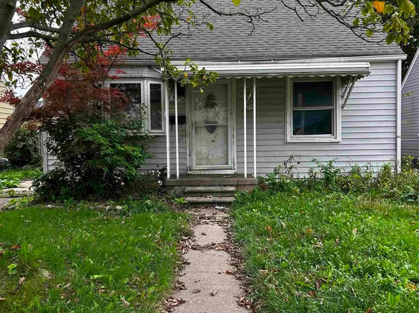 28752 Maple St, Roseville, MI 48066