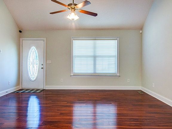 3rd image of 1201 Glenda Dr