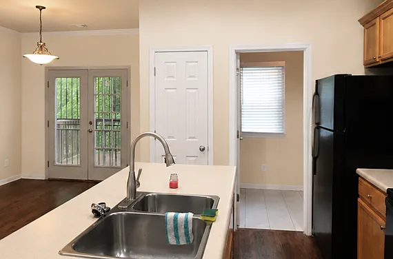 4 bed, 3.5 bath, 2000 sqft, $2,100 — Photo 4