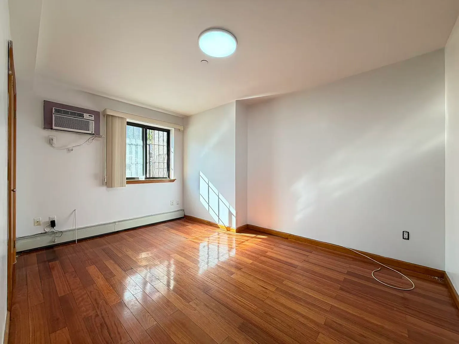 1 bed, 700 sqft, $2,000 — Photo 3