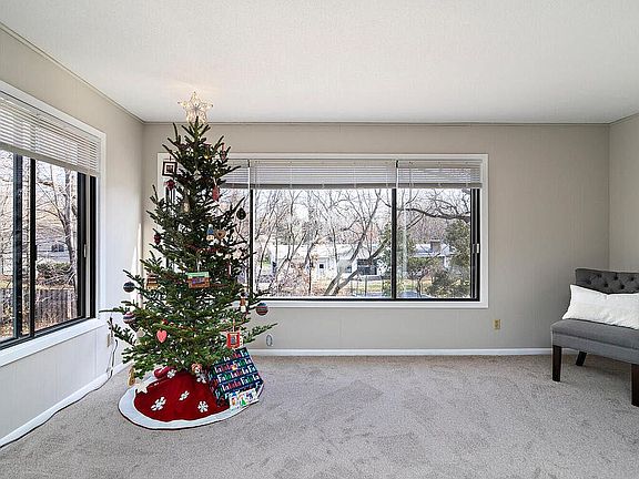 5th image of 3076 Lexington Ave N APT C7