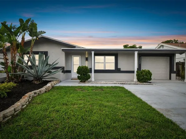 3200 Honeymoon Ln, Holiday, FL 34691