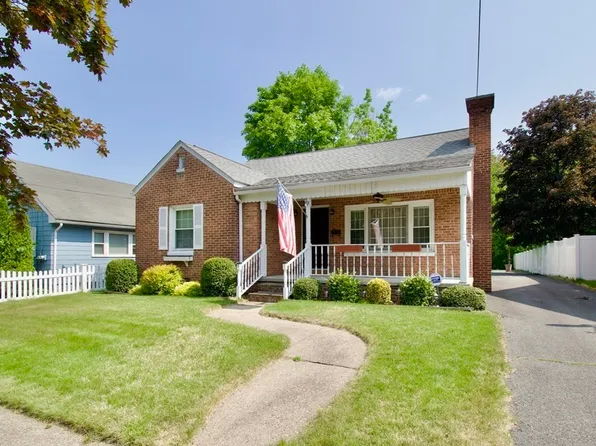 79 Strong St, Springfield, MA 01104