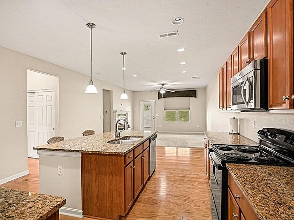 4th image of 185 Woodside Park Dr #8B