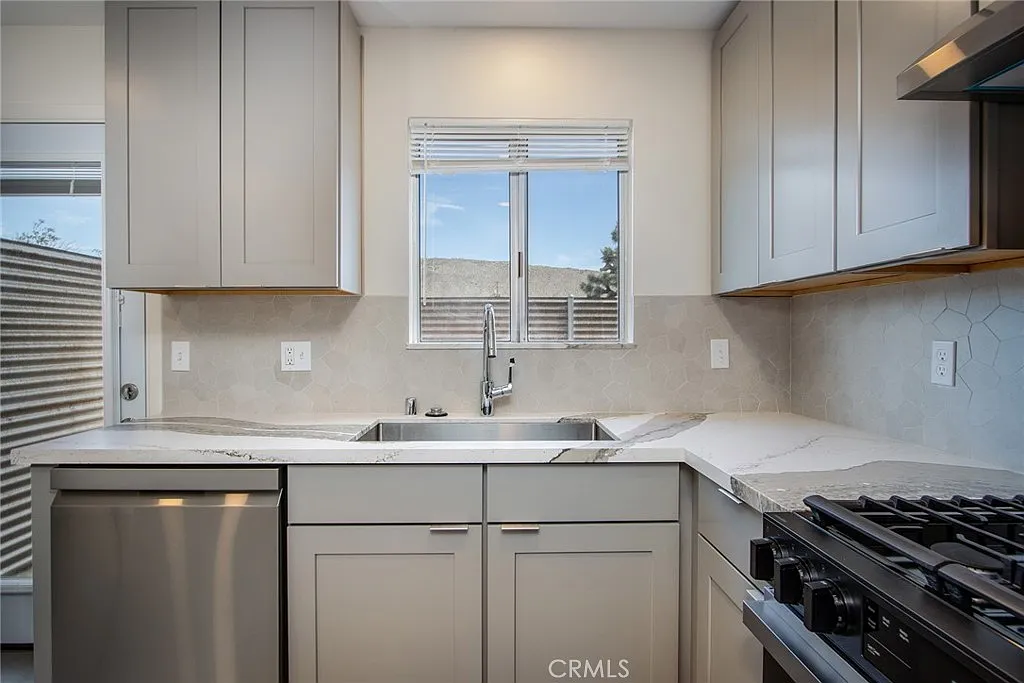2 bed, 832 sqft, $1,650 — Photo 3