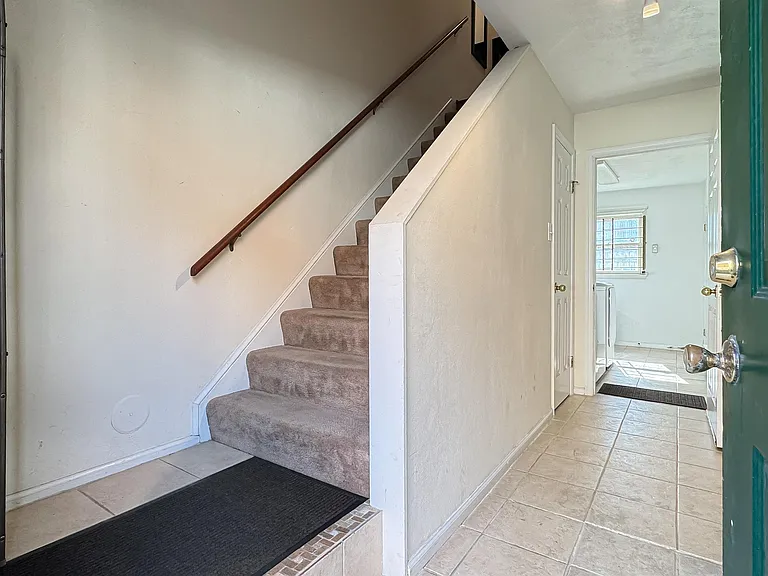 519 W 20th St — Photo 4