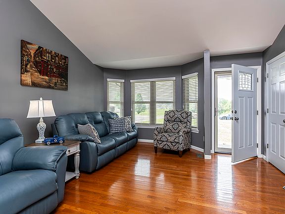 5th image of 175 Bristol Ln