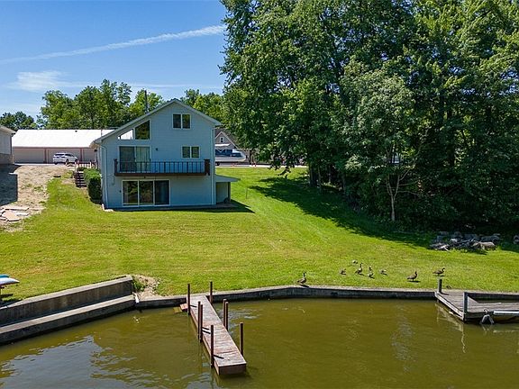 3rd image of 654 Pine Dr
