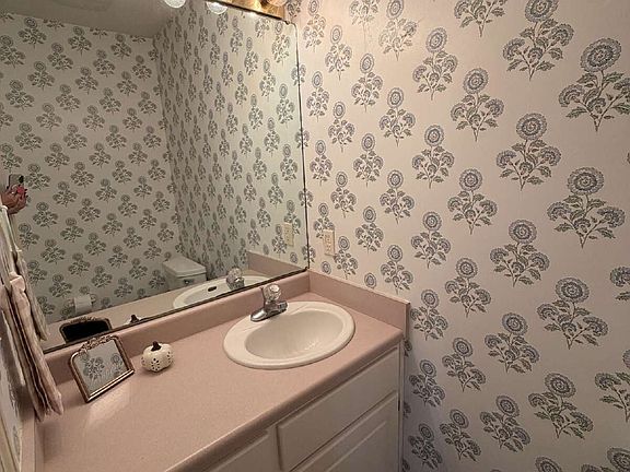 4th image of 106 Autumn Ridge Dr #1