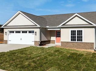 227 Langley Dr, Waynesboro, VA