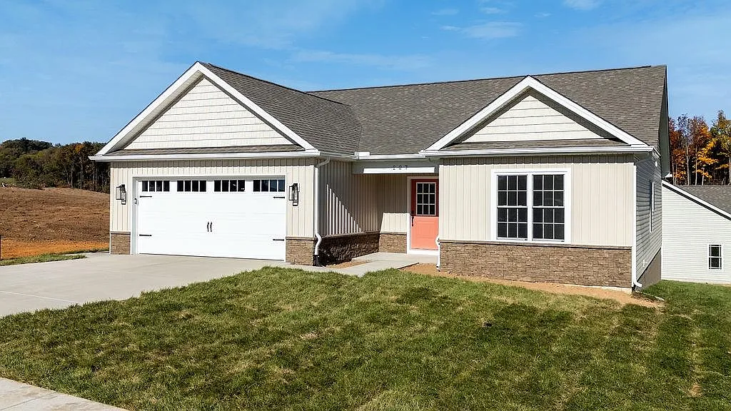 227 Langley Dr photo 1