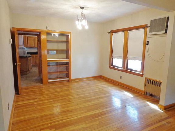 3rd image of 63 Crawford St #63