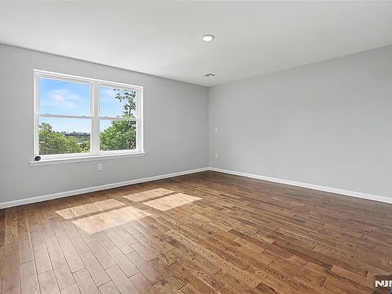 168 Johnson Ave — Photo 15