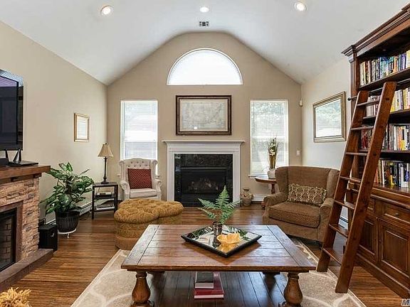 4th image of 14 Jacobsen Ct