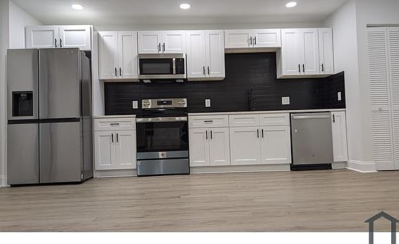 2nd image of 650 Lake Dr SW #B