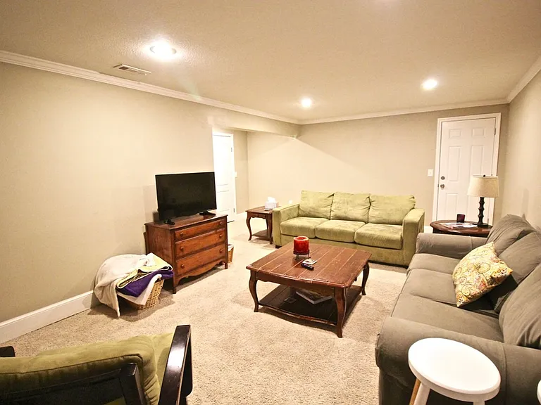 Plaza La Belle Apartments — Photo 63