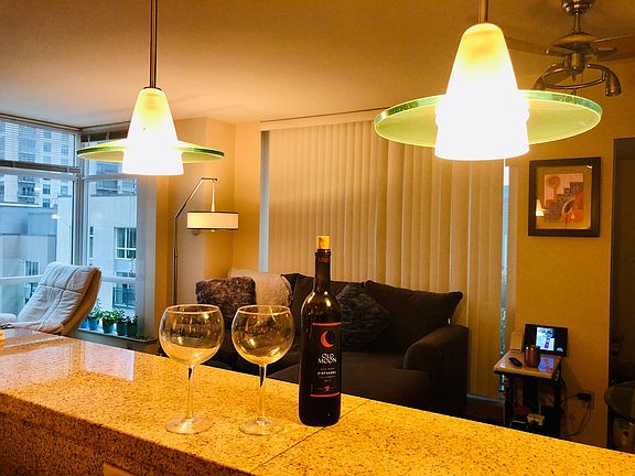Bar between kitchen and living/dining room
