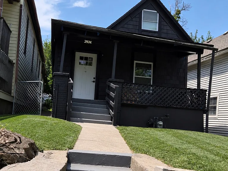 2924 Jarboe St — Photo 1