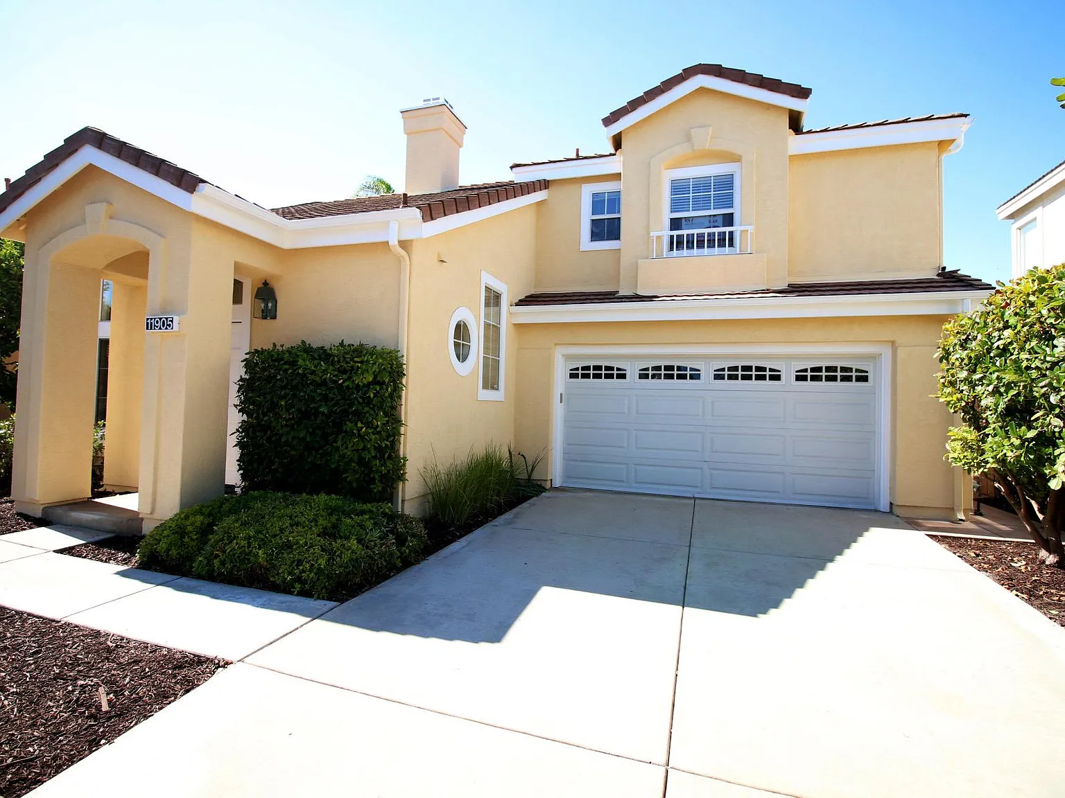 11905 Meriden Ln — Photo 3