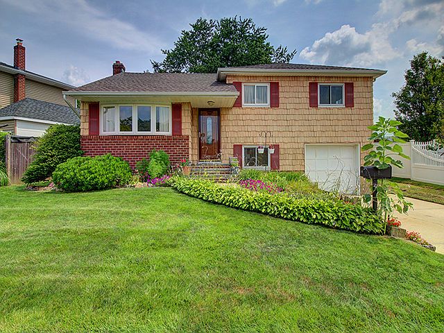 3Br 2Bath Split level home 
