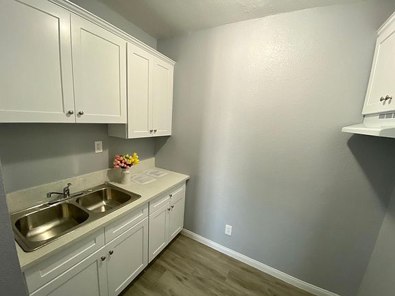 3rd image of 252 S 7th St #6B