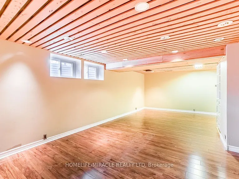 520 Gillmoss Rd #BASEMENT — Photo 9