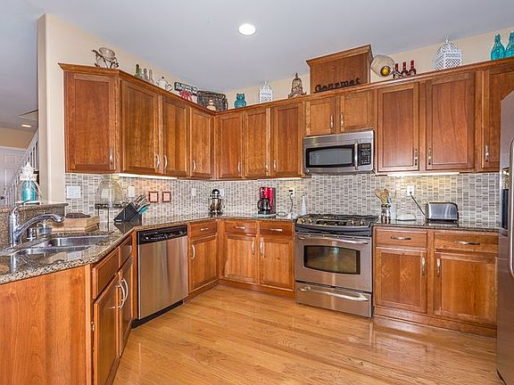 4th image of 3017 Monument Dr