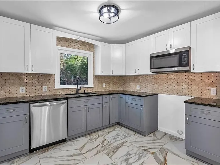 2142 Cloverdale Dr — Photo 41