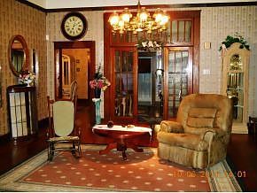 2nd image of 802 W Cypress Ave