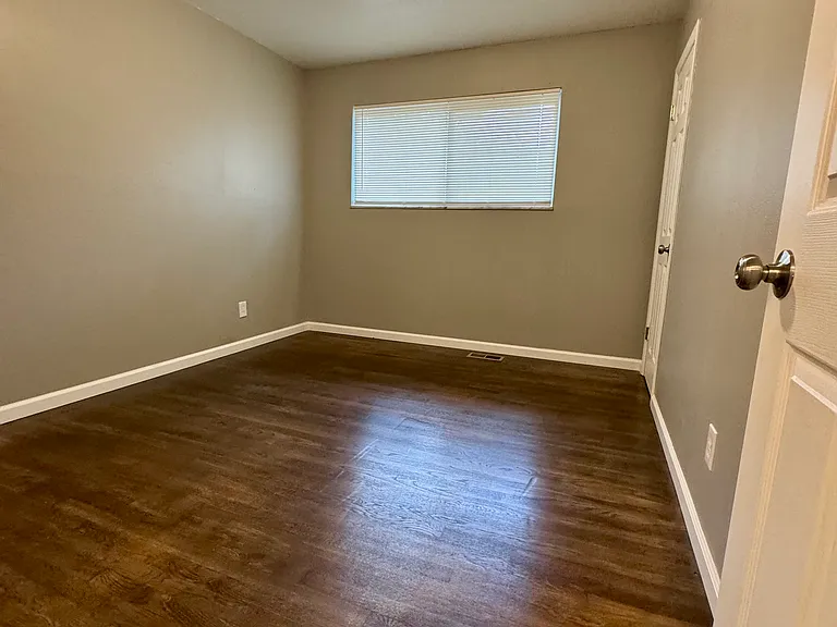 6269 N Hanley Rd — Photo 12