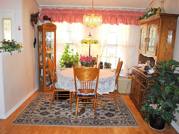 4th image of 6984 Carlowe Ave