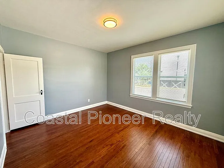 2323 W North B St — Photo 21