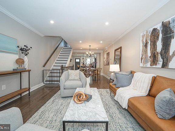 4th image of 318 Emily St