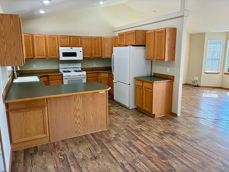 8478 N Rude St — Photo 3