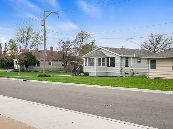 3rd image of 301 W South St