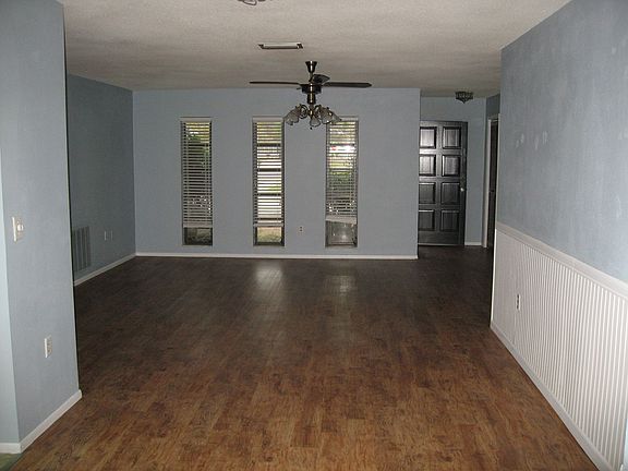 3rd image of 160 Sunshine Dr