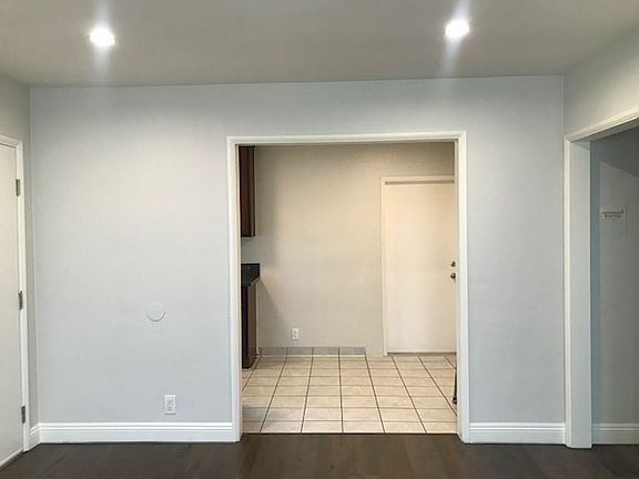 4th image of 6800 Radford Ave #6806