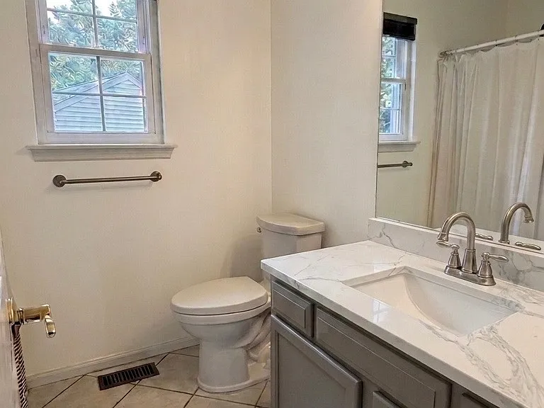 Private bath in primary suite with premium quartz vanity top