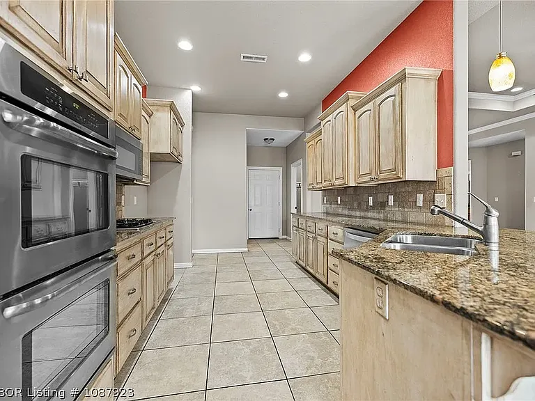 124 Signature Dr — Photo 8