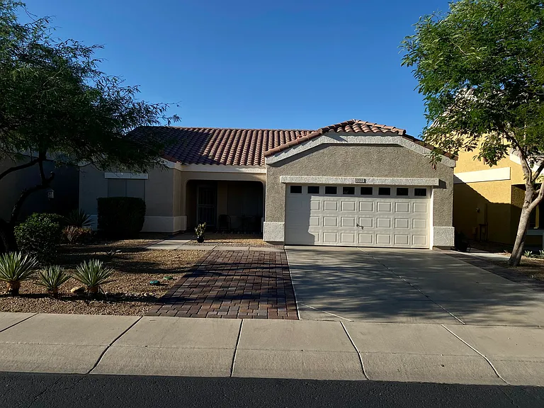 W Valentine Ave — Photo 11