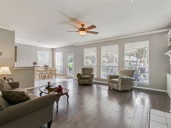5th image of 6607 Fox Glen Dr