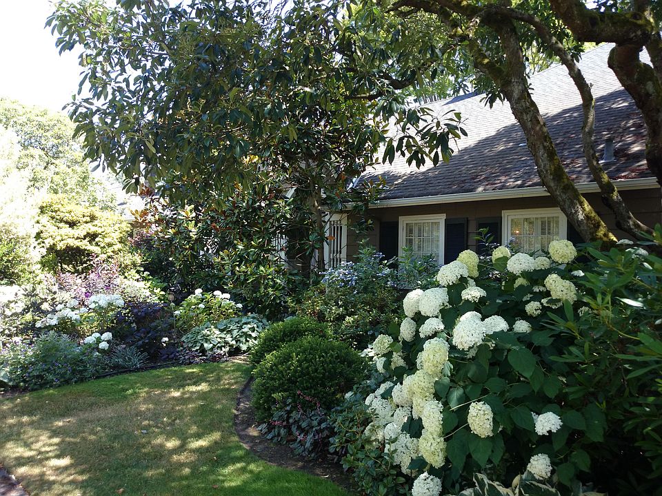 2nd image of 740 35th Ave