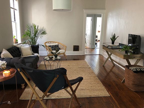 3rd image of 4154 Botanical Ave