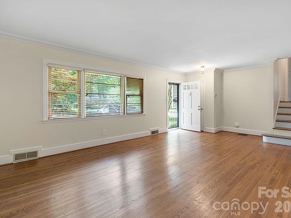4th image of 4215 Chelmsford Rd