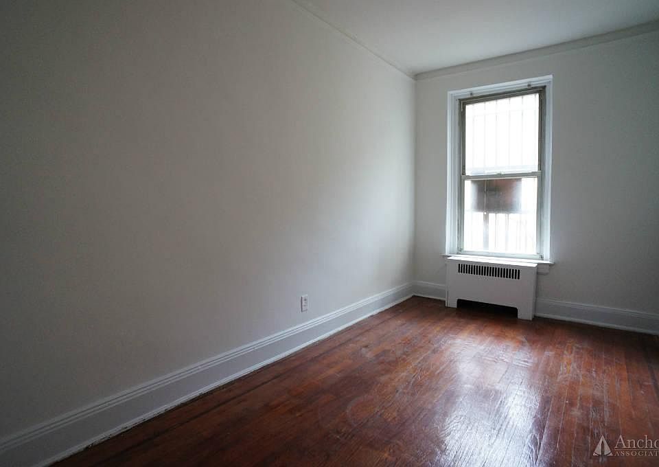 2nd image of 252 E 52nd St APT 3A