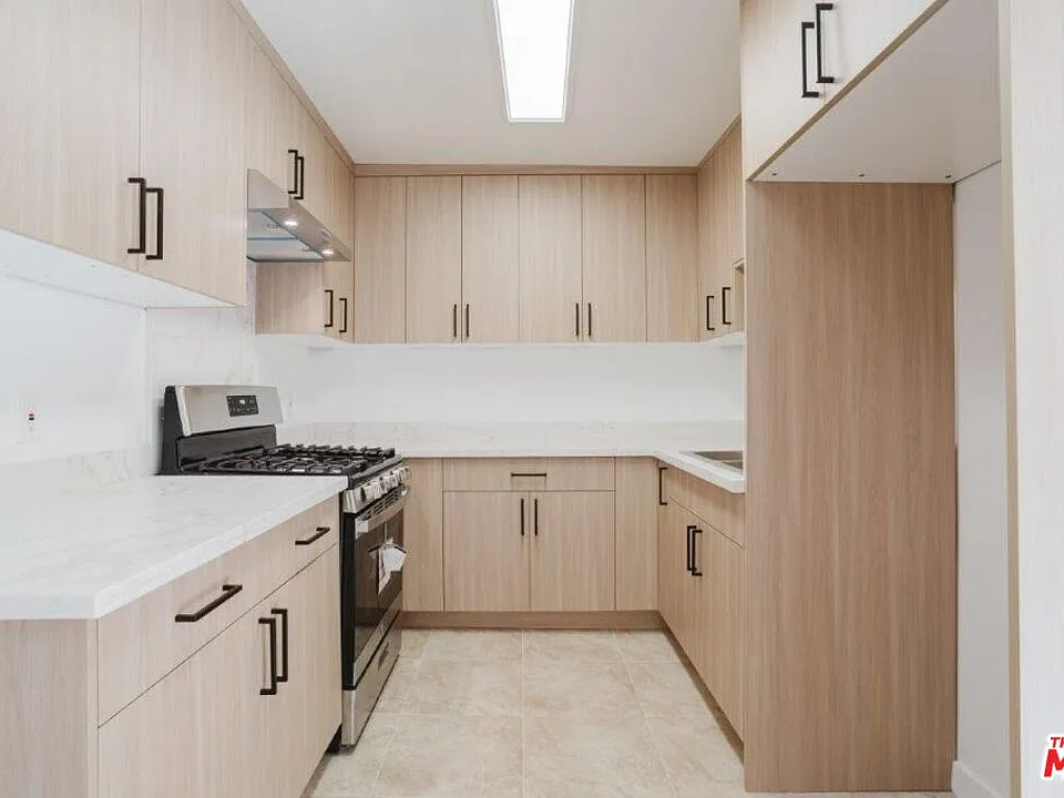 914 E Elk Ave #3