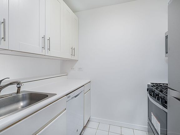 3rd image of 145 E 48th St APT 16E