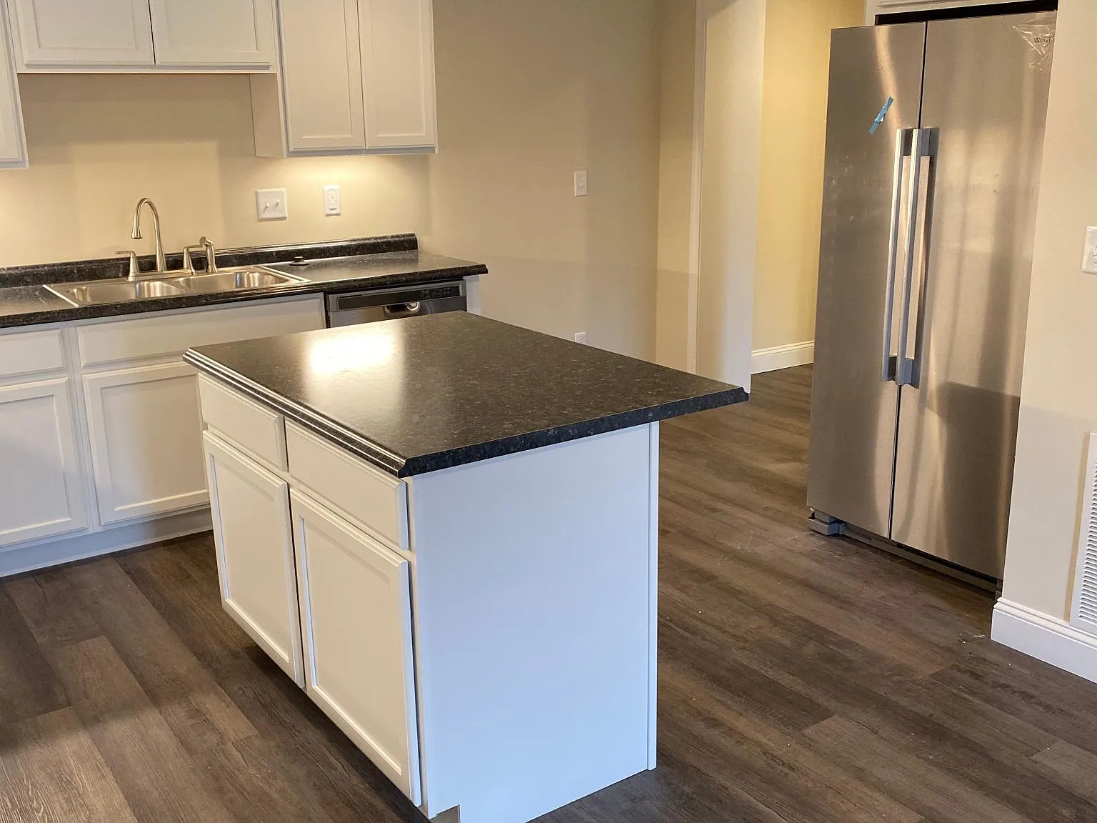 1 bed, 800 sqft, $1,090 — Photo 2