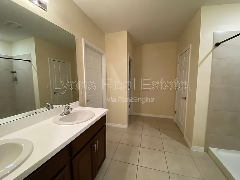 111 NW 9th St — Photo 17