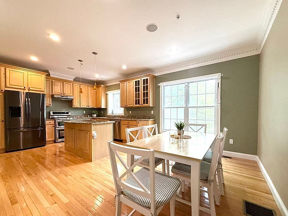5th image of 139 Prospect St #1